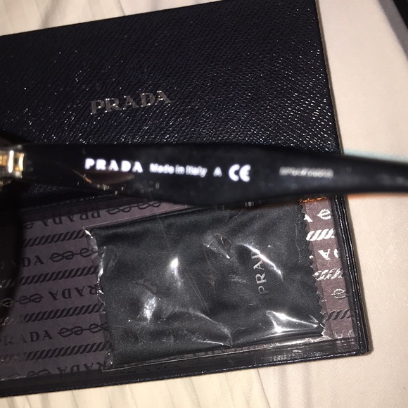 Women’s Prada sunglasses - Picture 4 of 4
